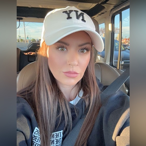 Meet your Posher, Dani - Picture 2 of 6